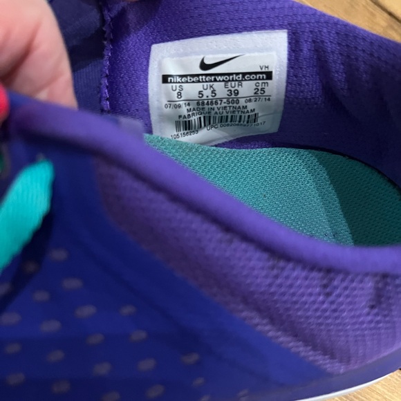 Nike like new tennis shoes - Picture 5 of 7